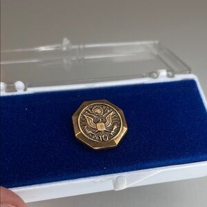 US Government 10 year Service Pin